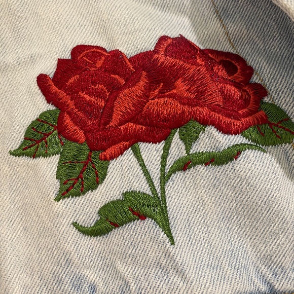 Aritzia TNA embroidered rose denim oversized jacket in size small - Picture 5 of 7